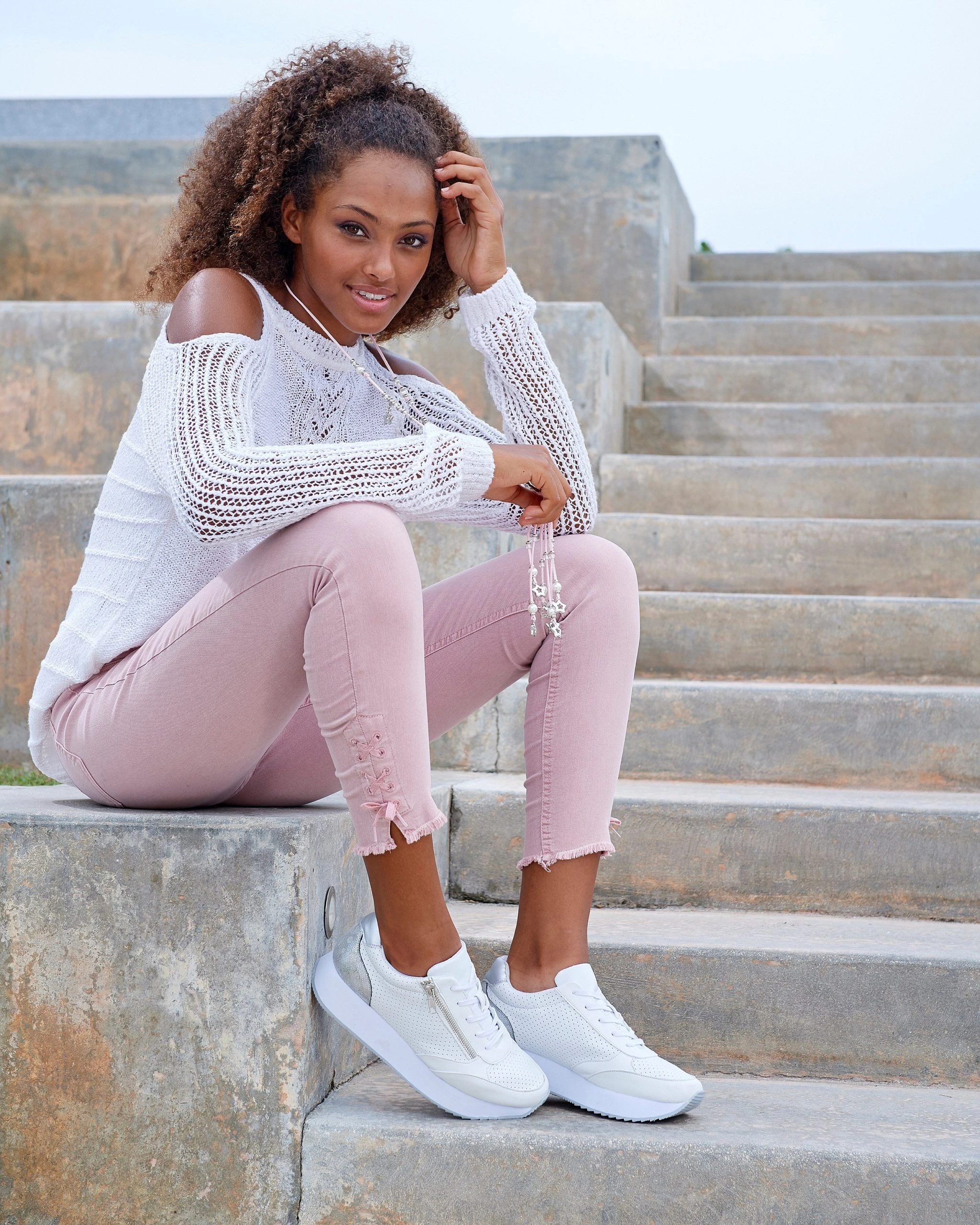 LASCANA Sneaker Plateau Mit Metallic-Einsätzen Und Angesagter Sohle 6 LASCANA Sneaker Plateau Mit Metallic-Einsätzen Und Angesagter Sohle – Bild 6